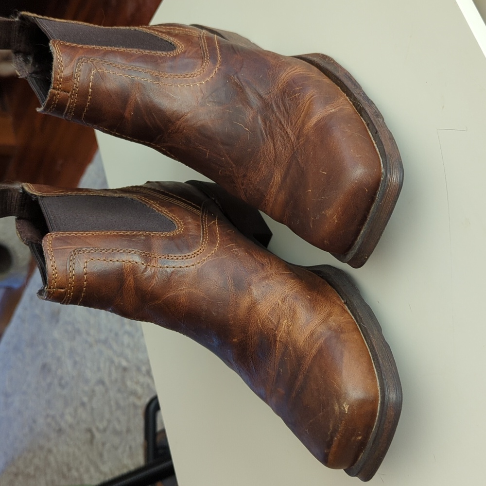 Ariat Midtown Rambler Boots. Size 9.5 EE Wide.